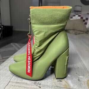 POSTER GRL Dolls Kill Catching Flights Boots Army Green Size 6